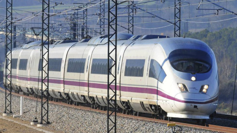 Imagen de archivo de un tren de Renfe. EFE Imagen de archivo de un tren de Renfe. EFE