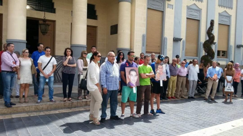 Minuto de silencio ante el Palacio de la Asamblea de Melilla Minuto de silencio ante el Palacio de la Asamblea de Melilla