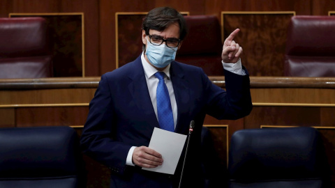 El ministro de Sanidad, Salvador Illa interviene durante la sesión de control al Ejecutivo este miércoles en el Congreso para dar cuenta de la gestión de la pandemia, un día antes de que el Gobierno lleve al Congreso la prórroga por seis meses del es