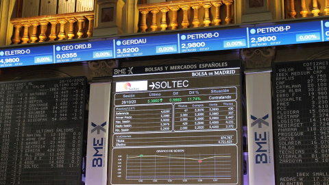 Panel informativo en la Bolsa de Madrid con los datos de la cotización de la empresa de energías renovables Soltec Power, en su estreno en el mercado bursátil. EFE/ Ana Bornay Panel informativo en la Bolsa de Madrid con los datos de la cotización de la empresa de energías renovables Soltec Power, en su estreno en el mercado bursátil. EFE/ Ana Bornay