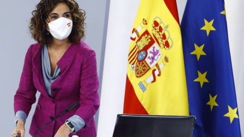 La ministra de Hacienda, María Jesús Montero durante la rueda de prensa tras el Consejo de Ministros celebrada en el Palacio de la Moncloa este martes tras la aprobación del proyecto de Ley de Presupuestos Generales del Estado de 2021. La ministra de Hacienda, María Jesús Montero durante la rueda de prensa tras el Consejo de Ministros celebrada en el Palacio de la Moncloa este martes tras la aprobación del proyecto de Ley de Presupuestos Generales del Estado de 2021.