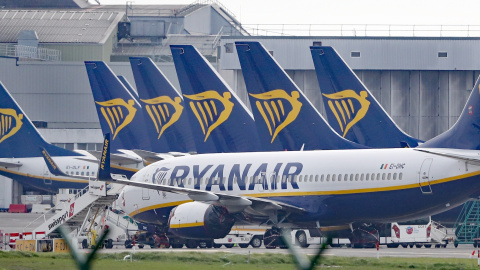 Los aviones de Ryanair se estacionan en la pista del aeropuerto de Dublín. Los aviones de Ryanair se estacionan en la pista del aeropuerto de Dublín.