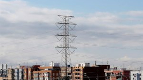 El precio de la luz baja este viernes un 5,6% y se sitúa en 202 euros/MWh El precio de la luz baja este viernes un 5,6% y se sitúa en 202 euros/MWh