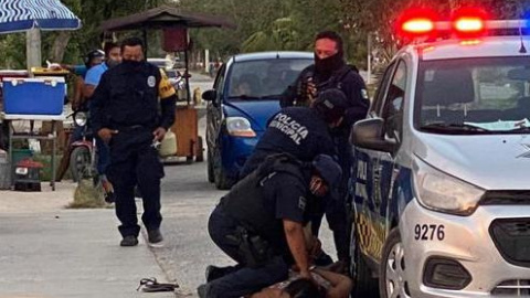 Captura del vídeo que refleja la violencia policial contra Victoria Esperanza Salazar difundida por 'El Universal'. Captura del vídeo que refleja la violencia policial contra Victoria Esperanza Salazar difundida por 'El Universal'.