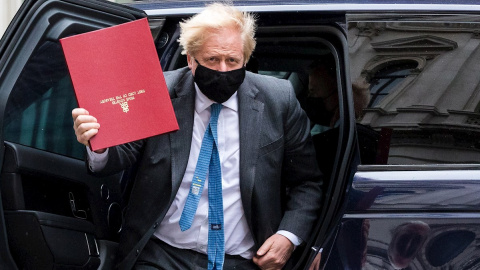 El primer ministro británico, Boris Johnson, regresa al número 10 de Downing Street tras asistir a la sesión de control al Gobierno en el Parlamento, este miércoles. El primer ministro británico, Boris Johnson, regresa al número 10 de Downing Street tras asistir a la sesión de control al Gobierno en el Parlamento, este miércoles.
