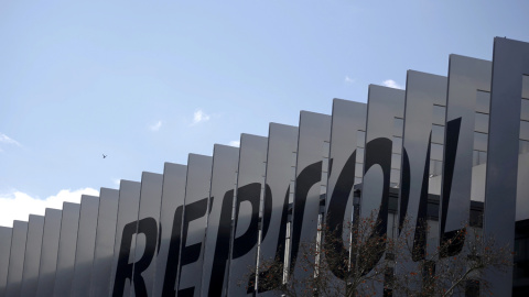 Detalle de la fachada de la sede de la petrolera Repsol, en Madrid. REUTERS/Juan Medina Detalle de la fachada de la sede de la petrolera Repsol, en Madrid. REUTERS/Juan Medina