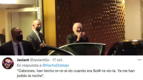 John Williams aplaudiendo durante el homenaje a la salida del teatro. John Williams aplaudiendo durante el homenaje a la salida del teatro.