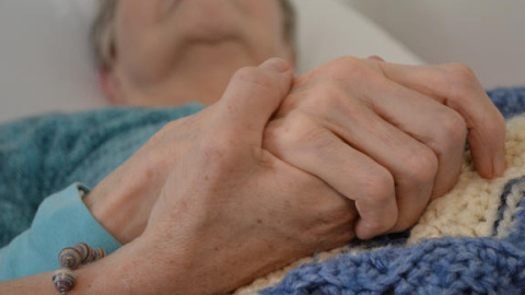 Los datos muestran un sensible mayor apoyo de la población adulta a la eutanasia que al suicidio médicamente asistido / MTSOfan Los datos muestran un sensible mayor apoyo de la población adulta a la eutanasia que al suicidio médicamente asistido / MTSOfan