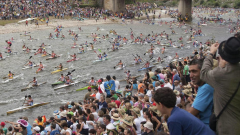 Momento de la salida del Descenso del Sella en Asturias. Momento de la salida del Descenso del Sella en Asturias.