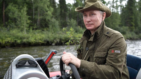 El presidente ruso Vladimir Putin, durante su excursión de pesca.- SPUTNIK