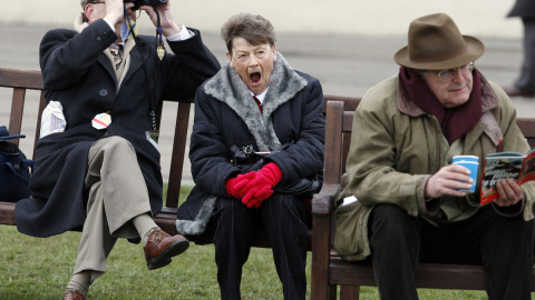 bostezo carreras de caballos
