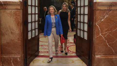 La vicepresidenta primera y ministra de Asuntos Económicos, Nadia Calviño (i), y la vicepresidenta segunda y ministra de Trabajo y Economía Social, Yolanda Díaz, salen tras la segunda jornada de la 26 edición del Debate sobre el Estado de la Nación, La vicepresidenta primera y ministra de Asuntos Económicos, Nadia Calviño (i), y la vicepresidenta segunda y ministra de Trabajo y Economía Social, Yolanda Díaz, salen tras la segunda jornada de la 26 edición del Debate sobre el Estado de la Nación,