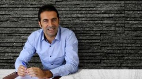 El Gobierno de Feijóo modifica una oposición para que un alcalde del PP mantenga su plaza sin presentarse al examen El Gobierno de Feijóo modifica una oposición para que un alcalde del PP mantenga su plaza sin presentarse al examen