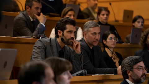 Tamar Novas y Alberto Ammann, en una secuencia de la película 'Justicia artificial'. Tamar Novas y Alberto Ammann, en una secuencia de la película 'Justicia artificial'.