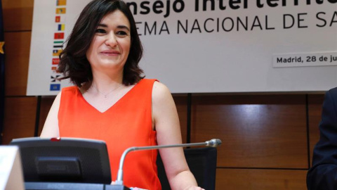 a ministra de Sanidad, Carmen Montón (c), durante el Consejo Interterritorial de Salud en el que el Gobierno y las comunidades autónomas tratarán de llegar a un acuerdo sobre la recuperación de la sanidad universal. EFE/Fernando Alvarado a ministra de Sanidad, Carmen Montón (c), durante el Consejo Interterritorial de Salud en el que el Gobierno y las comunidades autónomas tratarán de llegar a un acuerdo sobre la recuperación de la sanidad universal. EFE/Fernando Alvarado