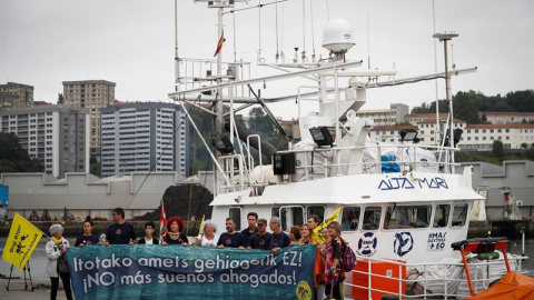 El barco de rescate humanitario Aita Mari, en el puerto de Pasaia este lunes. EFE/Javier Etxezarreta El barco de rescate humanitario Aita Mari, en el puerto de Pasaia este lunes. EFE/Javier Etxezarreta