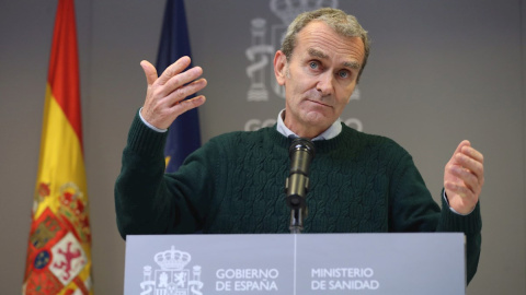 El director del Centro de Coordinación de Alertas y Emergencias Sanitarias, Fernando Simón, ofrece una rueda de prensa en la sede del Ministerio de Sanidad, este lunes en Madrid. El director del Centro de Coordinación de Alertas y Emergencias Sanitarias, Fernando Simón, ofrece una rueda de prensa en la sede del Ministerio de Sanidad, este lunes en Madrid.