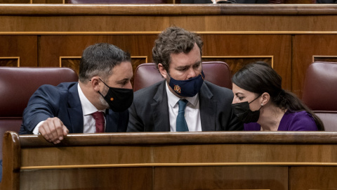 Santiago Abascal, Iván Espinosa de los Monteros y Macarena Olona. A. Pérez Meca / Europa Press. Santiago Abascal, Iván Espinosa de los Monteros y Macarena Olona. A. Pérez Meca / Europa Press.