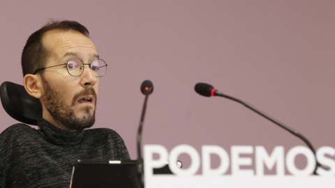 El secretario de Organización de Podemos, Pablo Echenique, durante la rueda de prensa que ha ofrecido tras la reunión del Consejo de Coordinación de Podemos. EFE/Víctor Lerena El secretario de Organización de Podemos, Pablo Echenique, durante la rueda de prensa que ha ofrecido tras la reunión del Consejo de Coordinación de Podemos. EFE/Víctor Lerena