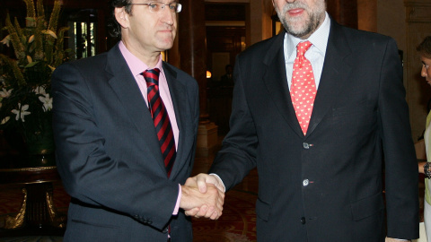 25/11/22 Feijóo y Rajoy, en una imagen de archivo tomada en el verano de 2007 25/11/22 Feijóo y Rajoy, en una imagen de archivo tomada en el verano de 2007