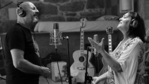 La gallega Uxía y el andaluz Javier Rubial fusionan norte y sur con versos de Rosalía de Castro y Federico García Lorca La gallega Uxía y el andaluz Javier Rubial fusionan norte y sur con versos de Rosalía de Castro y Federico García Lorca