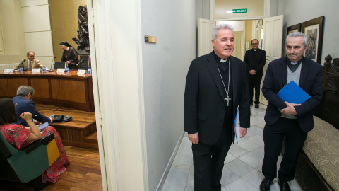El arzobispo de Burgos, Mario Iceta (i) y el vicario judicial de la archidiócesis de Burgos, Donato Miguel Gómez Arce El arzobispo de Burgos, Mario Iceta (i) y el vicario judicial de la archidiócesis de Burgos, Donato Miguel Gómez Arce
