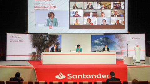 Ana Botín, durante la Junta general extraordinaria de accionistas celebrada el pasado 27 de octubre en remoto desde la Ciudad Financiera de Banco Santander en Boadilla del Monte (Madrid). Ana Botín, durante la Junta general extraordinaria de accionistas celebrada el pasado 27 de octubre en remoto desde la Ciudad Financiera de Banco Santander en Boadilla del Monte (Madrid).