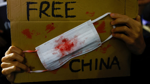 Los residentes chinos que viven en Japón participan en una protesta solidaria contra las restricciones en China. Los residentes chinos que viven en Japón participan en una protesta solidaria contra las restricciones en China.