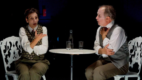Los actores Malena Alterio y Luis Bermejo durante la representación de 'Los que hablan', de Pablo Rosal, una producción de Teatro El Barrio. Los actores Malena Alterio y Luis Bermejo durante la representación de 'Los que hablan', de Pablo Rosal, una producción de Teatro El Barrio.