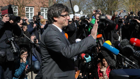 Carles Puigdemont, a la salida de la cárcel de Neumünster en Alemania - EFE Carles Puigdemont, a la salida de la cárcel de Neumünster en Alemania - EFE