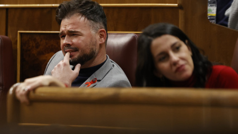 01/12/2022.- El portavoz de ERC en el Congreso Gabriel Rufián (i) durante el pleno celebrado este jueves, en el Congreso de los Diputados en Madrid. EFE/ Javier Lizon 01/12/2022.- El portavoz de ERC en el Congreso Gabriel Rufián (i) durante el pleno celebrado este jueves, en el Congreso de los Diputados en Madrid. EFE/ Javier Lizon