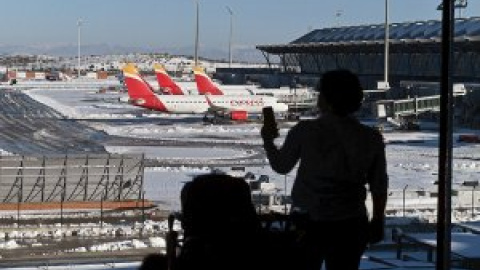 El Defensor del Pueblo y CEAR piden a Interior que permita la libre circulación a los solicitantes de asilo político El Defensor del Pueblo y CEAR piden a Interior que permita la libre circulación a los solicitantes de asilo político