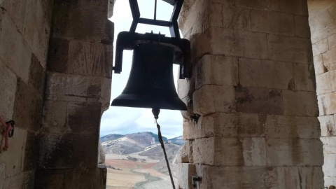 Fotografía de archivo de una campana en Guadalajara. Fotografía de archivo de una campana en Guadalajara.