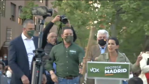 La Policía detiene a varias personas durante el arranque de campaña de VOX en Vallecas La Policía detiene a varias personas durante el arranque de campaña de VOX en Vallecas
