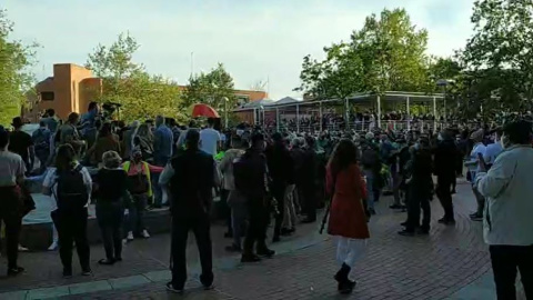 Tensión en los minutos previos al mitin de Vox en Vallecas Tensión en los minutos previos al mitin de Vox en Vallecas