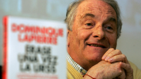 Foto de archivo, tomada el 18 de enero de 2006, del autor francés Dominique Lapierre durante una conferencia de prensa en Madrid. Foto de archivo, tomada el 18 de enero de 2006, del autor francés Dominique Lapierre durante una conferencia de prensa en Madrid.