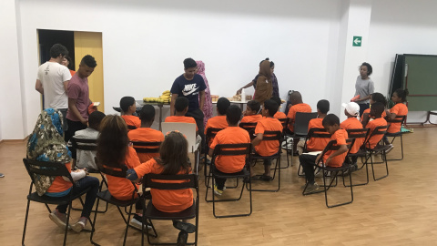 Menores saharauis llegan a Madrid para pasar dos meses de verano bajo la tutela del programa Vacaciones en Paz./J.G Menores saharauis llegan a Madrid para pasar dos meses de verano bajo la tutela del programa Vacaciones en Paz./J.G