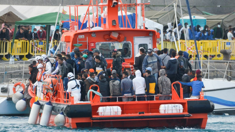 Llegada del Salvamar Menkalinan al muelle de Arguineguín. Llegada del Salvamar Menkalinan al muelle de Arguineguín.