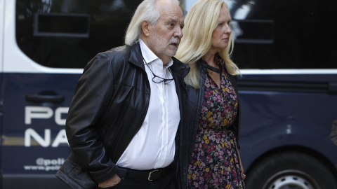 Bartolomé Cursach y su mujer llegan al juicio por el caso Cursach, a 10 de octubre de 2022, en Palma de Mallorca, Baleares (España). Bartolomé Cursach y su mujer llegan al juicio por el caso Cursach, a 10 de octubre de 2022, en Palma de Mallorca, Baleares (España).