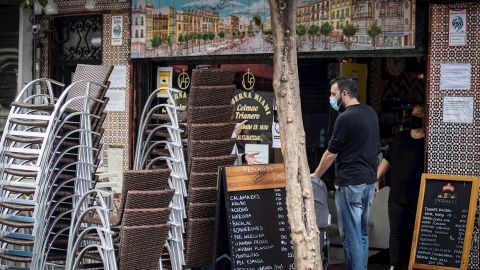 Uno de los bares típicos del barrio de Triana en Sevilla, este lunes Uno de los bares típicos del barrio de Triana en Sevilla, este lunes