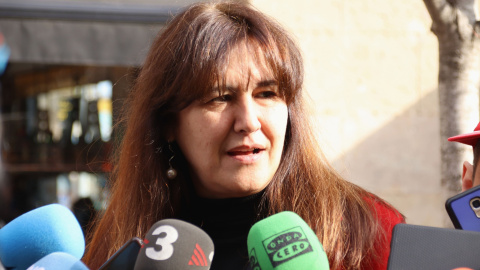 La presidenta de Junts, Laura Borràs, en una atenció a mitjans abans de la manifestació contra la reforma del Codi Penal. La presidenta de Junts, Laura Borràs, en una atenció a mitjans abans de la manifestació contra la reforma del Codi Penal.