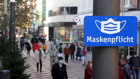Una señal indica la obligatoriedad de las mascarillas en Gelsenkirchen, Alemania Una señal indica la obligatoriedad de las mascarillas en Gelsenkirchen, Alemania