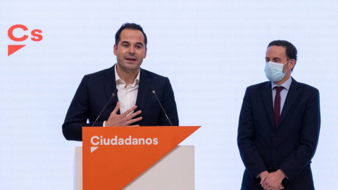 El exvicepresidente de la Comunidad de Madrid, Ignacio Aguado (i), y el portavoz de Ciudadanos en el Congreso, Edmundo Bal, durante una comparecencia en la sede de Ciudadanos a 18 de marzo de 2021. El exvicepresidente de la Comunidad de Madrid, Ignacio Aguado (i), y el portavoz de Ciudadanos en el Congreso, Edmundo Bal, durante una comparecencia en la sede de Ciudadanos a 18 de marzo de 2021.