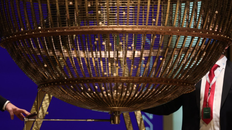 Preparativos de los bombos minutos antes del inicio de la celebración del Sorteo Extraordinario de la Lotería de Navidad 2021 Preparativos de los bombos minutos antes del inicio de la celebración del Sorteo Extraordinario de la Lotería de Navidad 2021