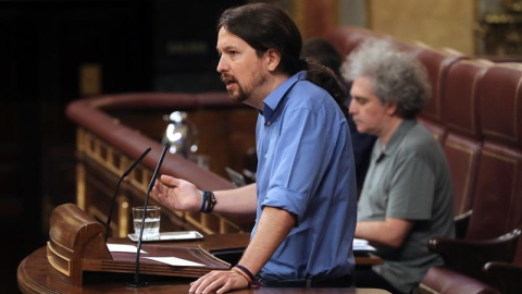 El líder de Podemos, Pablo Iglesias, durante su intervención en el pleno del Congreso ante el que comparece el jefe del Ejecutivo, Pedro Sánchez, para informar de la posición que trasladará al primer Consejo Europeo al que asiste como jefe del Ejecut El líder de Podemos, Pablo Iglesias, durante su intervención en el pleno del Congreso ante el que comparece el jefe del Ejecutivo, Pedro Sánchez, para informar de la posición que trasladará al primer Consejo Europeo al que asiste como jefe del Ejecut