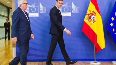 Sánchez, con Juncker en Bruselas este jueves. EFE/ Horst Wagner Sánchez, con Juncker en Bruselas este jueves. EFE/ Horst Wagner