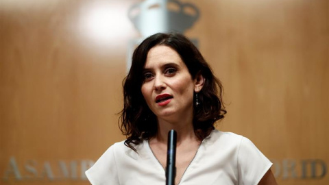 La candidata del Partido Popular a la Presidencia regional, Isabel Díaz Ayuso, atiende a los medios de comunicación tras reunirse con el presidente de la Asamblea, Juan Trinidad, hoy en Madrid en el marco de la ronda de contactos con los grupos parlamen La candidata del Partido Popular a la Presidencia regional, Isabel Díaz Ayuso, atiende a los medios de comunicación tras reunirse con el presidente de la Asamblea, Juan Trinidad, hoy en Madrid en el marco de la ronda de contactos con los grupos parlamen