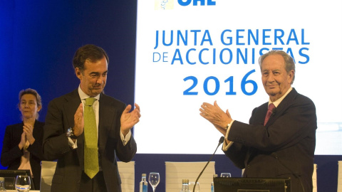 Juan Miguel Villar Mir y su hijo y sucesor Juan Villar Mr Fuentes, en la junta de OHL en la que le dió el relevo al frente de la constructora, luego vendida a la familia mexicana Amodio. E.P. Juan Miguel Villar Mir y su hijo y sucesor Juan Villar Mr Fuentes, en la junta de OHL en la que le dió el relevo al frente de la constructora, luego vendida a la familia mexicana Amodio. E.P.