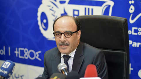 El ya ex secretario general del Partido marroquí Autenticidad y Modernidad (PAM), Ilyas al Omari, hoy durante la rueda de prensa en la que ha informado a los medios de su dimisión.- EFE/Mohamed Siali El ya ex secretario general del Partido marroquí Autenticidad y Modernidad (PAM), Ilyas al Omari, hoy durante la rueda de prensa en la que ha informado a los medios de su dimisión.- EFE/Mohamed Siali