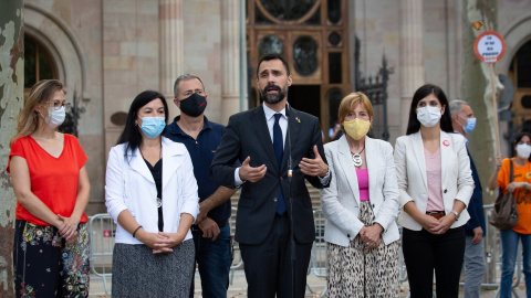 El conseller de Empresa y Trabajo de la Generalitat, Roger Torrent, interviene a su salida del Tribunal Superior de Justicia de Cataluña donde ha acudido para declarar por presunta desobediencia.